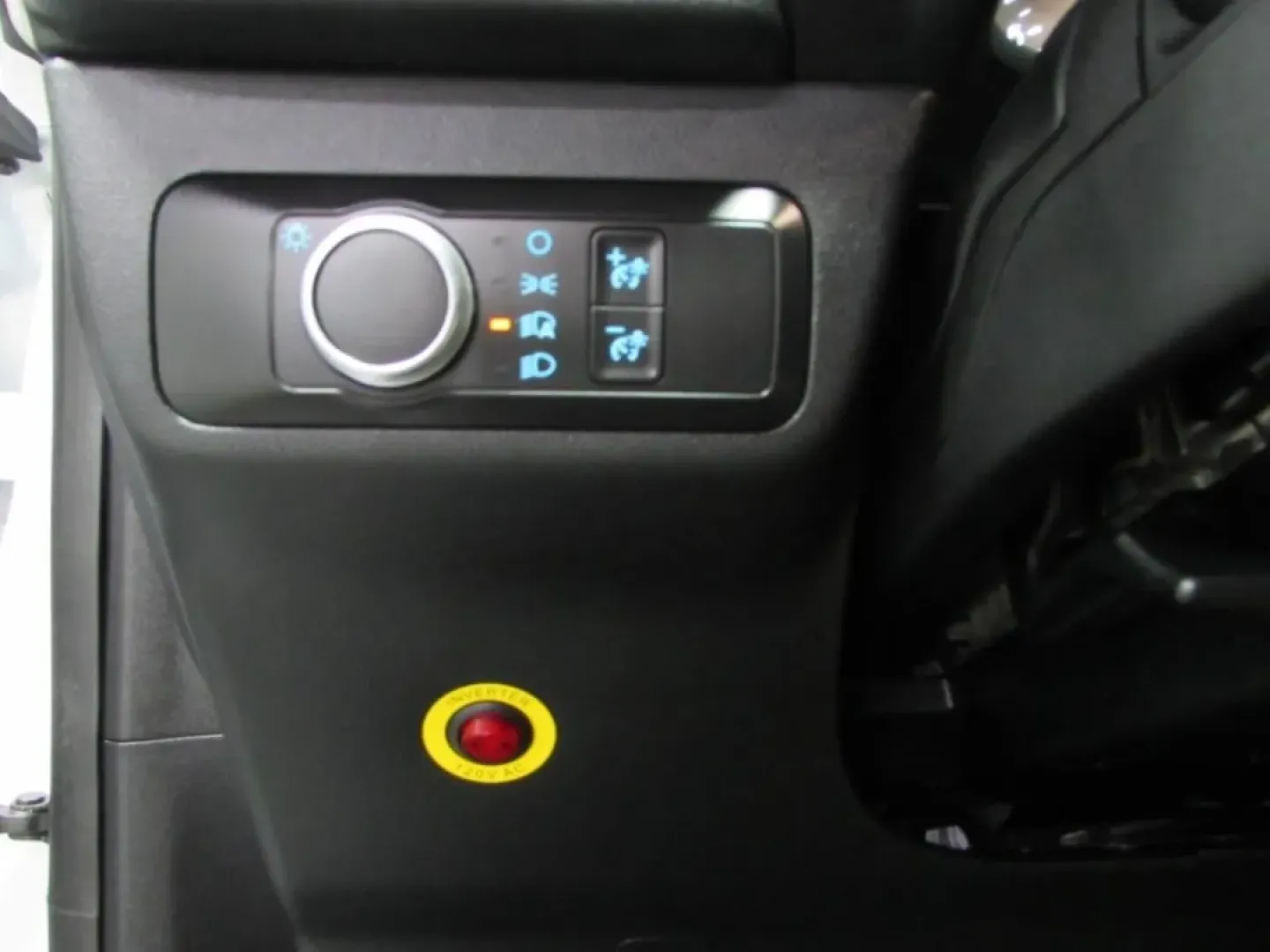 2020 /Dark Earth Gray Ford Escape SE (1FMCU0G67LU) with an Other engine, Automatic transmission, located at 12836 Highway 21, De Soto, MO, 63020, (636) 337-7777, 38.151867, -90.575615 - Are you ready to elevate your lifestyle with a vehicle that combines versatility, comfort, and efficiency? Look no further than this stunning 2020 Ford Escape SE, an ideal companion for growing families, outdoor enthusiasts, and daily commuters alike. Whether you're shuttling the kids to school, emb - Photo#16