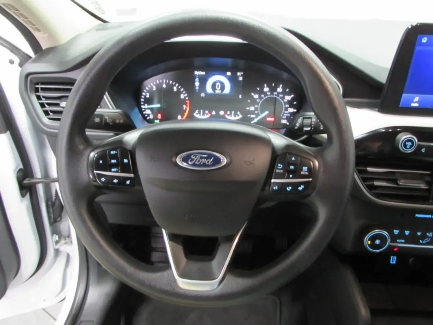 2020 /Dark Earth Gray Ford Escape SE (1FMCU0G67LU) with an Other engine, Automatic transmission, located at 12836 Highway 21, De Soto, MO, 63020, (636) 337-7777, 38.151867, -90.575615 - Are you ready to elevate your lifestyle with a vehicle that combines versatility, comfort, and efficiency? Look no further than this stunning 2020 Ford Escape SE, an ideal companion for growing families, outdoor enthusiasts, and daily commuters alike. Whether you're shuttling the kids to school, emb - Photo#17