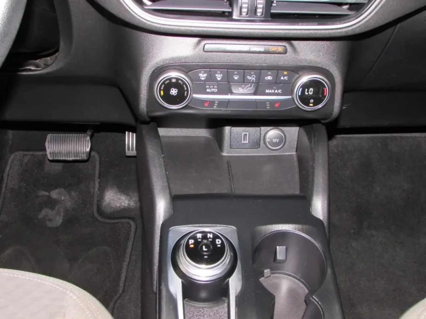 2020 /Dark Earth Gray Ford Escape SE (1FMCU0G67LU) with an Other engine, Automatic transmission, located at 12836 Highway 21, De Soto, MO, 63020, (636) 337-7777, 38.151867, -90.575615 - Are you ready to elevate your lifestyle with a vehicle that combines versatility, comfort, and efficiency? Look no further than this stunning 2020 Ford Escape SE, an ideal companion for growing families, outdoor enthusiasts, and daily commuters alike. Whether you're shuttling the kids to school, emb - Photo#23