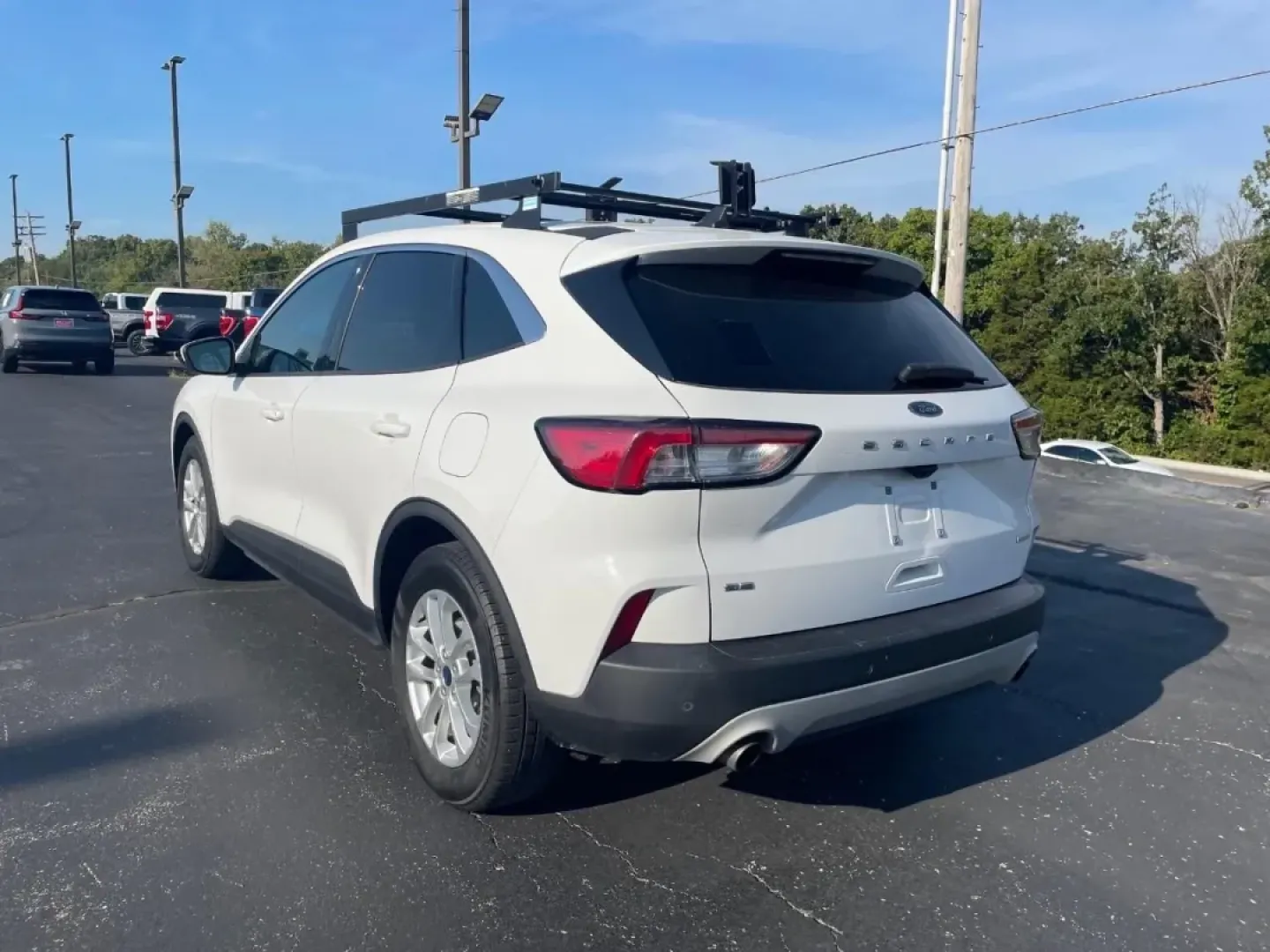 2020 /Dark Earth Gray Ford Escape SE (1FMCU0G67LU) with an Other engine, located at 12836 Highway 21, De Soto, MO, 63020, (636) 337-7777, 38.151867, -90.575615 - Are you ready to elevate your lifestyle with a vehicle that combines versatility, comfort, and efficiency? Look no further than this stunning 2020 Ford Escape SE, an ideal companion for growing families, outdoor enthusiasts, and daily commuters alike. Whether you're shuttling the kids to school, emb - Photo#2