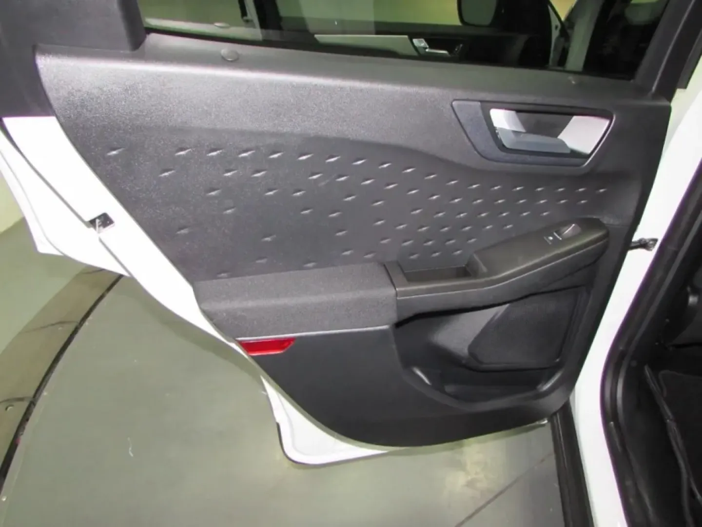 2020 /Dark Earth Gray Ford Escape SE (1FMCU0G67LU) with an Other engine, Automatic transmission, located at 12836 Highway 21, De Soto, MO, 63020, (636) 337-7777, 38.151867, -90.575615 - Are you ready to elevate your lifestyle with a vehicle that combines versatility, comfort, and efficiency? Look no further than this stunning 2020 Ford Escape SE, an ideal companion for growing families, outdoor enthusiasts, and daily commuters alike. Whether you're shuttling the kids to school, emb - Photo#26