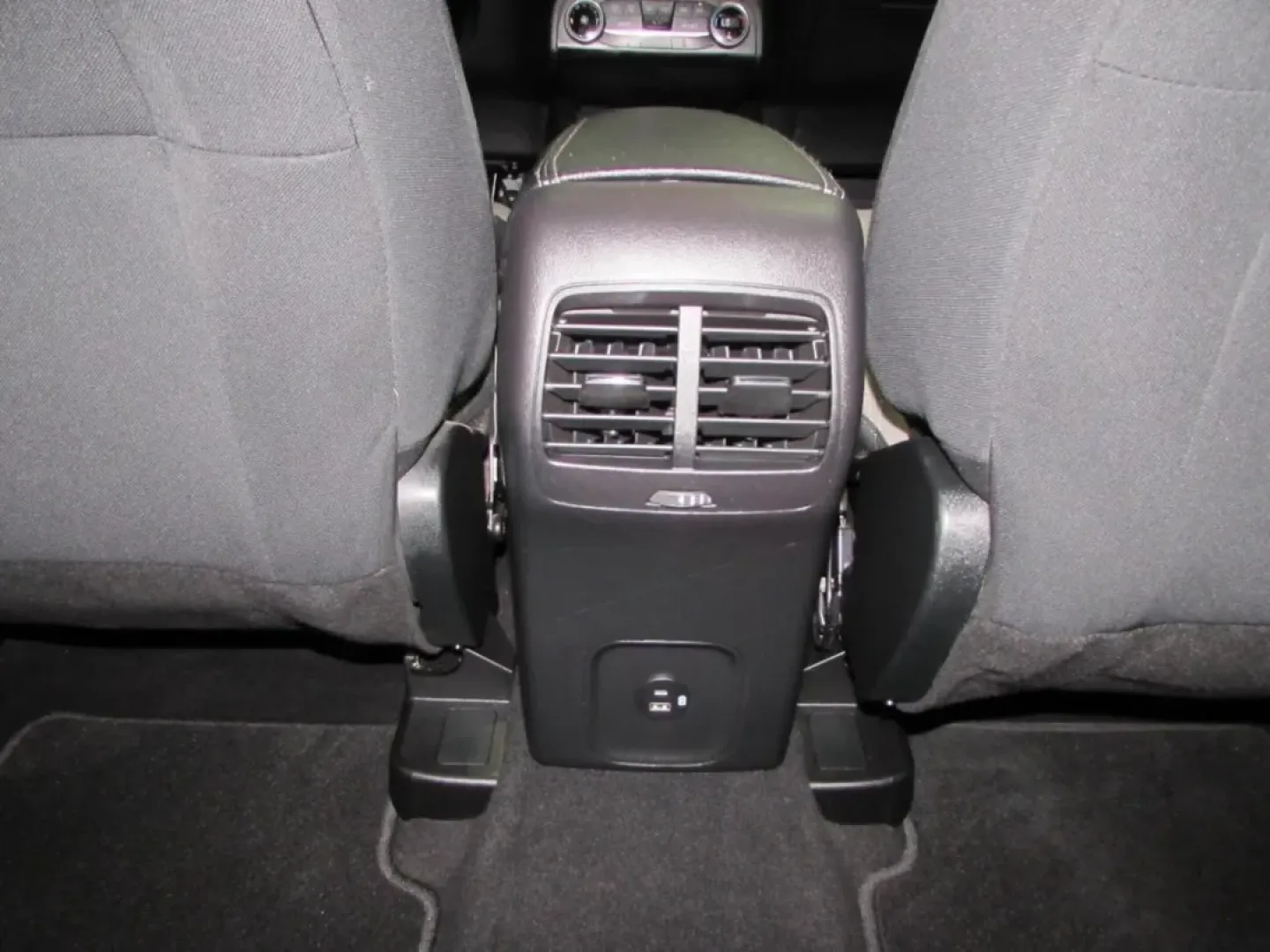 2020 /Dark Earth Gray Ford Escape SE (1FMCU0G67LU) with an Other engine, Automatic transmission, located at 12836 Highway 21, De Soto, MO, 63020, (636) 337-7777, 38.151867, -90.575615 - Are you ready to elevate your lifestyle with a vehicle that combines versatility, comfort, and efficiency? Look no further than this stunning 2020 Ford Escape SE, an ideal companion for growing families, outdoor enthusiasts, and daily commuters alike. Whether you're shuttling the kids to school, emb - Photo#28