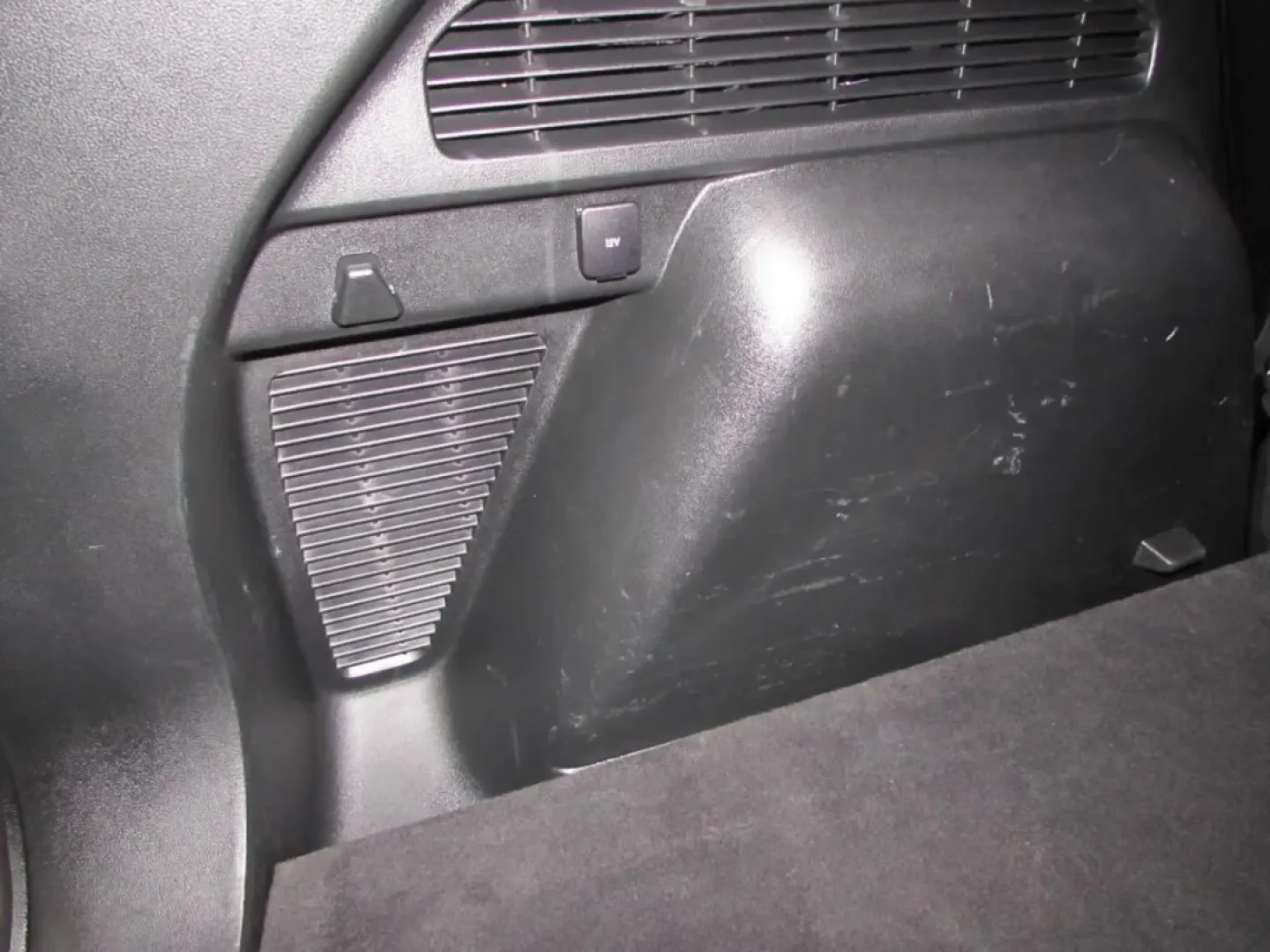 2020 /Dark Earth Gray Ford Escape SE (1FMCU0G67LU) with an Other engine, Automatic transmission, located at 12836 Highway 21, De Soto, MO, 63020, (636) 337-7777, 38.151867, -90.575615 - Are you ready to elevate your lifestyle with a vehicle that combines versatility, comfort, and efficiency? Look no further than this stunning 2020 Ford Escape SE, an ideal companion for growing families, outdoor enthusiasts, and daily commuters alike. Whether you're shuttling the kids to school, emb - Photo#30