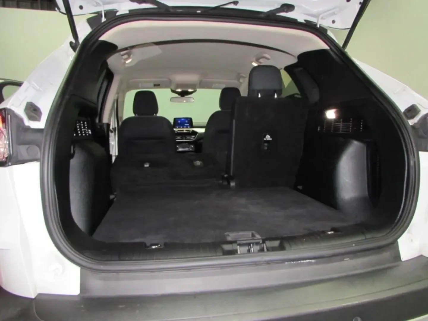 2020 /Dark Earth Gray Ford Escape SE (1FMCU0G67LU) with an Other engine, Automatic transmission, located at 12836 Highway 21, De Soto, MO, 63020, (636) 337-7777, 38.151867, -90.575615 - Are you ready to elevate your lifestyle with a vehicle that combines versatility, comfort, and efficiency? Look no further than this stunning 2020 Ford Escape SE, an ideal companion for growing families, outdoor enthusiasts, and daily commuters alike. Whether you're shuttling the kids to school, emb - Photo#31