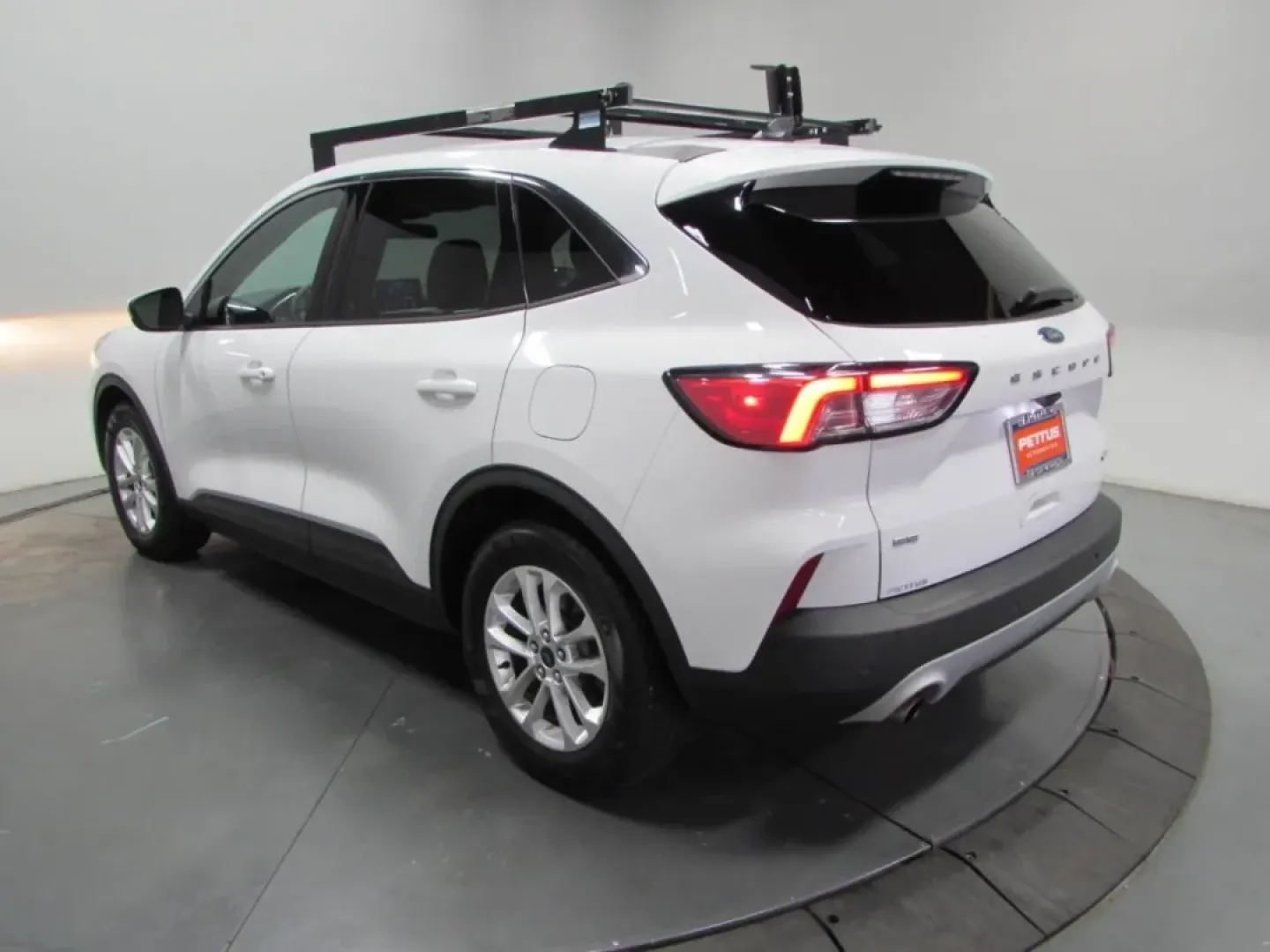 2020 /Dark Earth Gray Ford Escape SE (1FMCU0G67LU) with an Other engine, Automatic transmission, located at 12836 Highway 21, De Soto, MO, 63020, (636) 337-7777, 38.151867, -90.575615 - Are you ready to elevate your lifestyle with a vehicle that combines versatility, comfort, and efficiency? Look no further than this stunning 2020 Ford Escape SE, an ideal companion for growing families, outdoor enthusiasts, and daily commuters alike. Whether you're shuttling the kids to school, emb - Photo#5