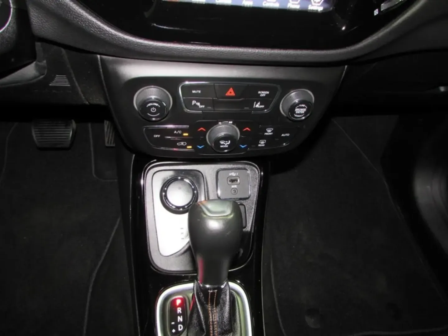 2021 /Black Jeep Compass Limited (3C4NJDCB3MT) with an Other engine, Automatic transmission, located at 12836 Highway 21, De Soto, MO, 63020, (636) 337-7777, 38.151867, -90.575615 - Explore the open roads in style with the 2021 Jeep Compass Limited, the SUV that's perfect for weekend adventures and family outings alike. Whether you're navigating the daily commute or heading out for a spontaneous road trip, this pre-owned Compass is designed to elevate your driving experience. A - Photo#21