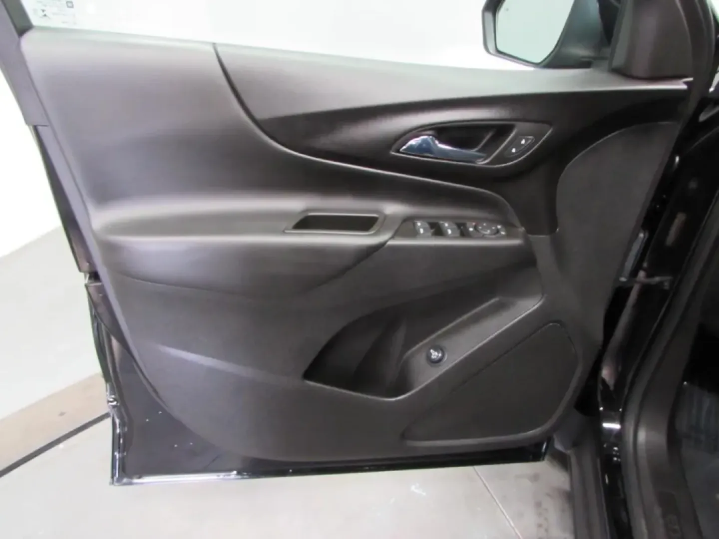 2022 /Jet Black Chevrolet Equinox LT (3GNAXKEV9NL) with an Other engine, Automatic transmission, located at 12836 Highway 21, De Soto, MO, 63020, (636) 337-7777, 38.151867, -90.575615 - **Adventure Awaits with the 2022 Chevrolet Equinox LT at Pettus Ford De Soto!**<br /> <br /> Are you ready to elevate your daily commute or weekend getaways? The 2022 Chevrolet Equinox LT is the perfect companion for families, adventure seekers, or anyone in need of a reliable, spacious SUV. With it - Photo#10