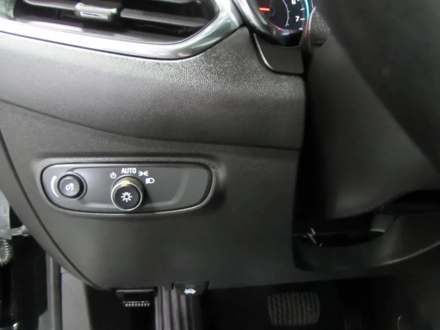 2022 /Jet Black Chevrolet Equinox LT (3GNAXKEV9NL) with an Other engine, Automatic transmission, located at 12836 Highway 21, De Soto, MO, 63020, (636) 337-7777, 38.151867, -90.575615 - **Adventure Awaits with the 2022 Chevrolet Equinox LT at Pettus Ford De Soto!**<br /> <br /> Are you ready to elevate your daily commute or weekend getaways? The 2022 Chevrolet Equinox LT is the perfect companion for families, adventure seekers, or anyone in need of a reliable, spacious SUV. With it - Photo#12