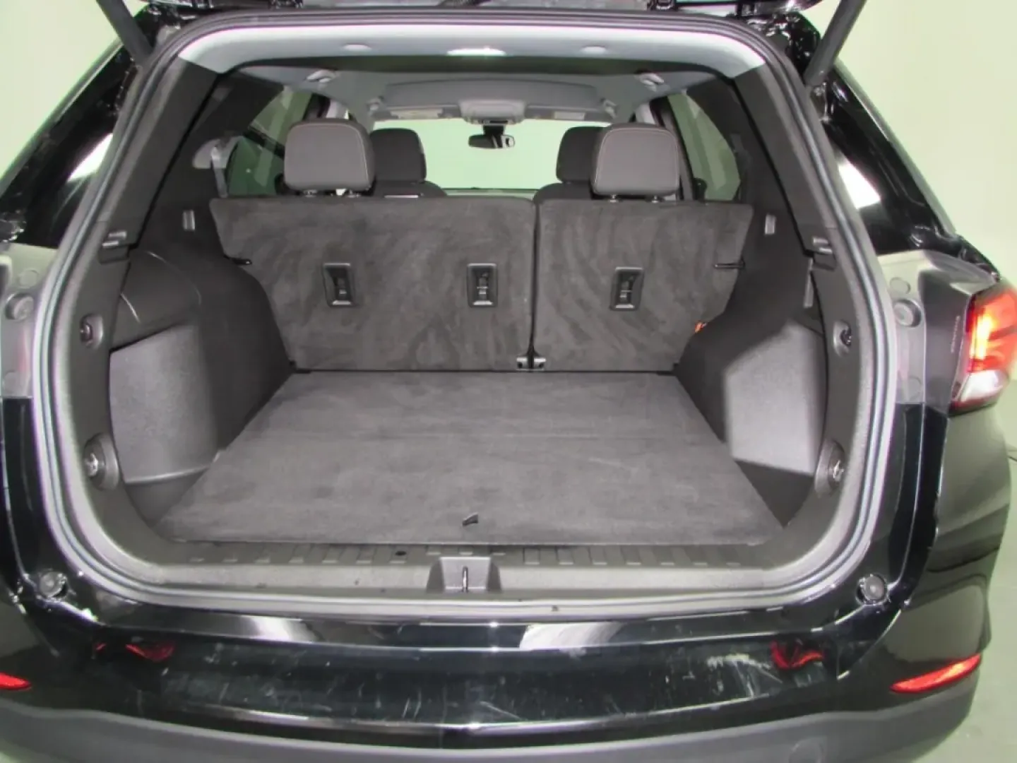 2022 /Jet Black Chevrolet Equinox LT (3GNAXKEV9NL) with an Other engine, Automatic transmission, located at 12836 Highway 21, De Soto, MO, 63020, (636) 337-7777, 38.151867, -90.575615 - **Adventure Awaits with the 2022 Chevrolet Equinox LT at Pettus Ford De Soto!**<br /> <br /> Are you ready to elevate your daily commute or weekend getaways? The 2022 Chevrolet Equinox LT is the perfect companion for families, adventure seekers, or anyone in need of a reliable, spacious SUV. With it - Photo#24