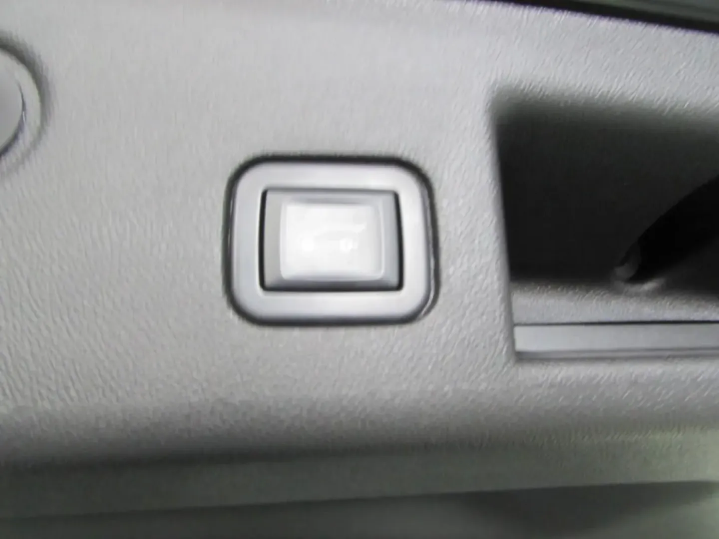 2022 /Jet Black Chevrolet Equinox LT (3GNAXKEV9NL) with an Other engine, Automatic transmission, located at 12836 Highway 21, De Soto, MO, 63020, (636) 337-7777, 38.151867, -90.575615 - **Adventure Awaits with the 2022 Chevrolet Equinox LT at Pettus Ford De Soto!**<br /> <br /> Are you ready to elevate your daily commute or weekend getaways? The 2022 Chevrolet Equinox LT is the perfect companion for families, adventure seekers, or anyone in need of a reliable, spacious SUV. With it - Photo#25