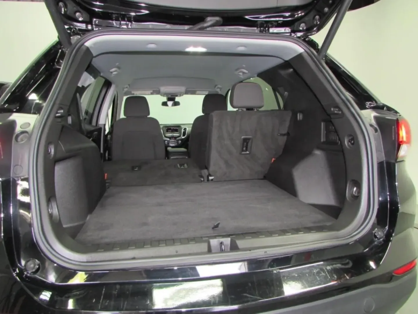 2022 /Jet Black Chevrolet Equinox LT (3GNAXKEV9NL) with an Other engine, Automatic transmission, located at 12836 Highway 21, De Soto, MO, 63020, (636) 337-7777, 38.151867, -90.575615 - **Adventure Awaits with the 2022 Chevrolet Equinox LT at Pettus Ford De Soto!**<br /> <br /> Are you ready to elevate your daily commute or weekend getaways? The 2022 Chevrolet Equinox LT is the perfect companion for families, adventure seekers, or anyone in need of a reliable, spacious SUV. With it - Photo#26