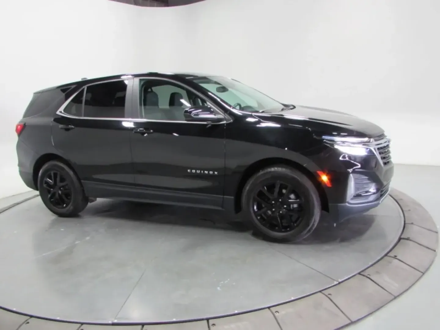 2022 /Jet Black Chevrolet Equinox LT (3GNAXKEV9NL) with an Other engine, Automatic transmission, located at 12836 Highway 21, De Soto, MO, 63020, (636) 337-7777, 38.151867, -90.575615 - **Adventure Awaits with the 2022 Chevrolet Equinox LT at Pettus Ford De Soto!**<br /> <br /> Are you ready to elevate your daily commute or weekend getaways? The 2022 Chevrolet Equinox LT is the perfect companion for families, adventure seekers, or anyone in need of a reliable, spacious SUV. With it - Photo#3
