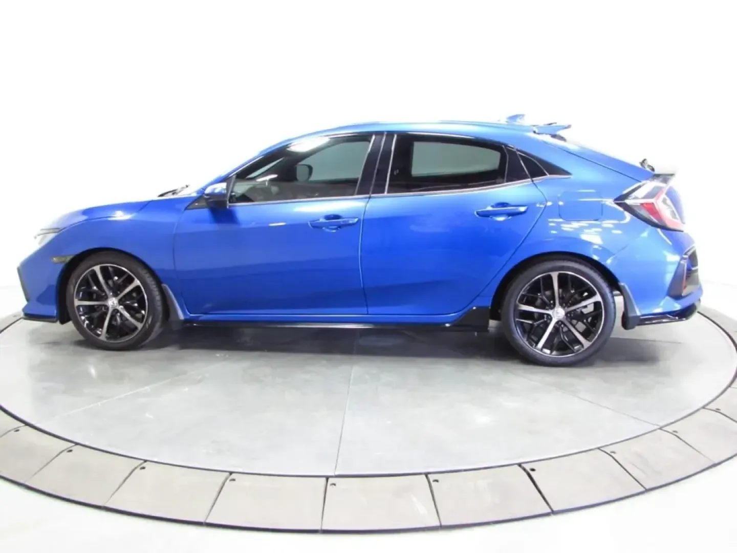 2020 Honda Civic Sport (SHHFK7H42LU) with an Other engine, Automatic transmission, located at 12836 Highway 21, De Soto, MO, 63020, (636) 337-7777, 38.151867, -90.575615 - Looking for a vehicle that effortlessly blends style, efficiency, and practicality? Look no further than this stunning 2020 Honda Civic Hatchback, available now at Pettus Ford De Soto. Whether you're commuting to work, running errands around the beautiful neighborhoods of De Soto, or planning a week - Photo#4