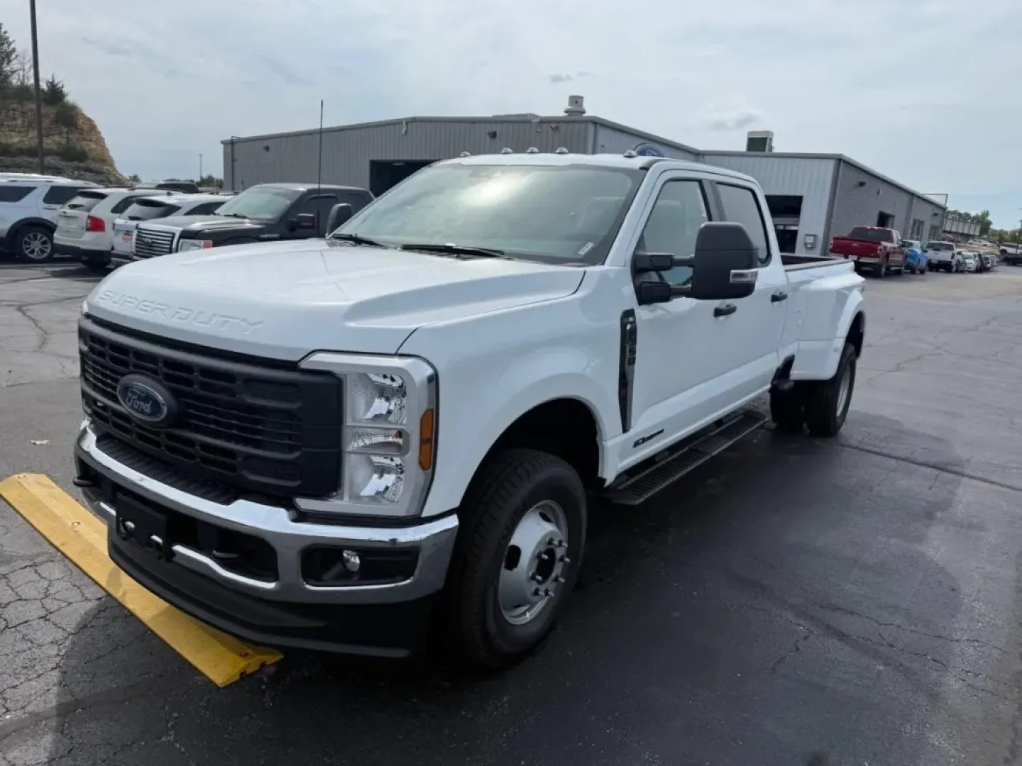 2026 /Medium Dark Slate Ford F-350SD XL DRW (1FT8W3DT9TE) with an 6.7L engine, located at 12836 Highway 21, De Soto, MO, 63020, (636) 337-7777, 38.151867, -90.575615 - Are you ready to elevate your adventures on and off the road? The 2026 Ford Super Duty F-350 DRW is the perfect truck for those who crave power, reliability, and versatility. Whether you're hauling heavy loads for work, tackling tough terrains, or embarking on weekend getaways with the family, this - Photo#0