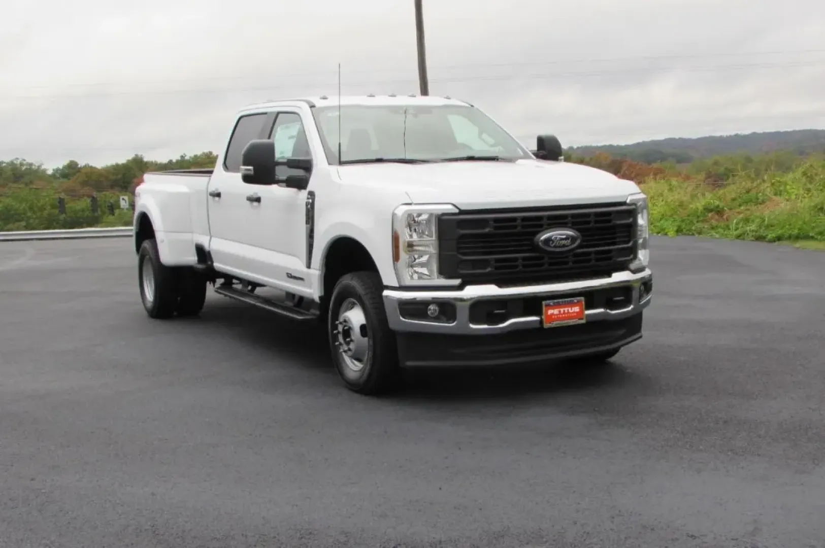 2026 /Medium Dark Slate Ford F-350SD XL DRW (1FT8W3DT9TE) with an 6.7L engine, located at 12836 Highway 21, De Soto, MO, 63020, (636) 337-7777, 38.151867, -90.575615 - Are you ready to elevate your adventures on and off the road? The 2026 Ford Super Duty F-350 DRW is the perfect truck for those who crave power, reliability, and versatility. Whether you're hauling heavy loads for work, tackling tough terrains, or embarking on weekend getaways with the family, this - Photo#3