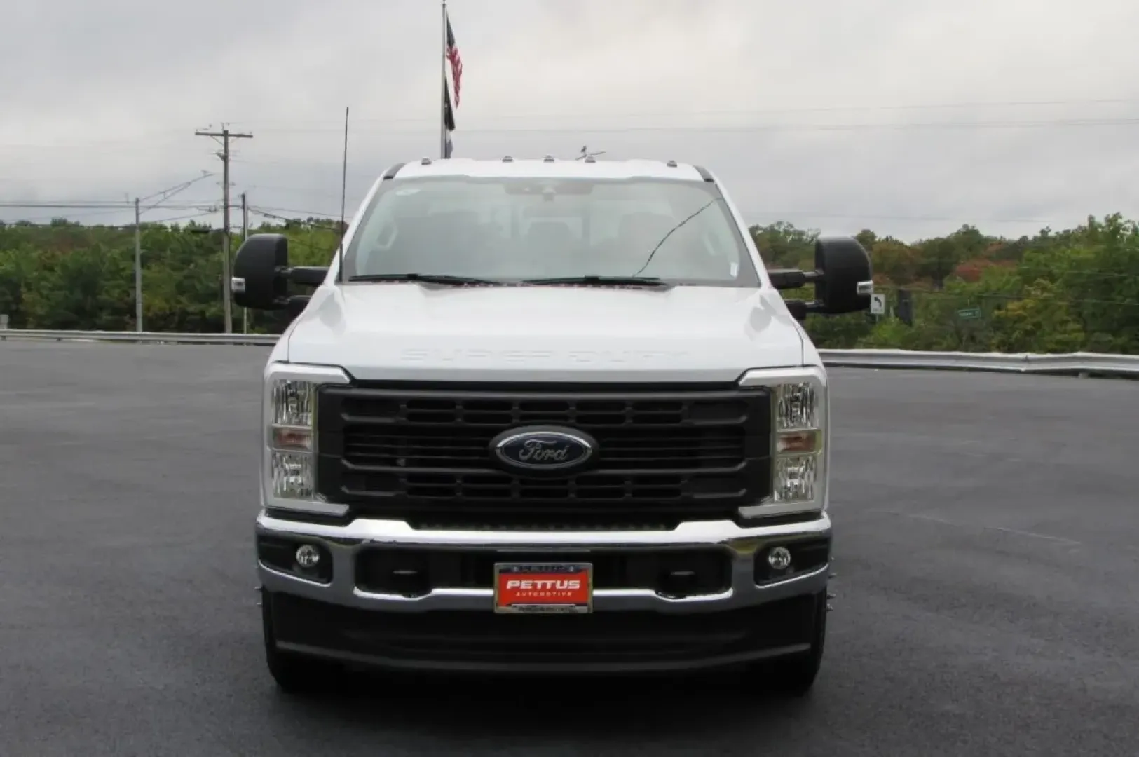 2026 /Medium Dark Slate Ford F-350SD XL DRW (1FT8W3DT9TE) with an 6.7L engine, located at 12836 Highway 21, De Soto, MO, 63020, (636) 337-7777, 38.151867, -90.575615 - Are you ready to elevate your adventures on and off the road? The 2026 Ford Super Duty F-350 DRW is the perfect truck for those who crave power, reliability, and versatility. Whether you're hauling heavy loads for work, tackling tough terrains, or embarking on weekend getaways with the family, this - Photo#4