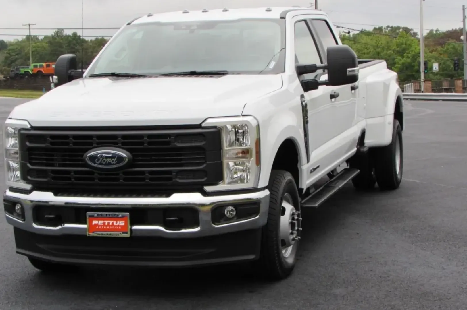 2026 /Medium Dark Slate Ford F-350SD XL DRW (1FT8W3DT9TE) with an 6.7L engine, located at 12836 Highway 21, De Soto, MO, 63020, (636) 337-7777, 38.151867, -90.575615 - Are you ready to elevate your adventures on and off the road? The 2026 Ford Super Duty F-350 DRW is the perfect truck for those who crave power, reliability, and versatility. Whether you're hauling heavy loads for work, tackling tough terrains, or embarking on weekend getaways with the family, this - Photo#5