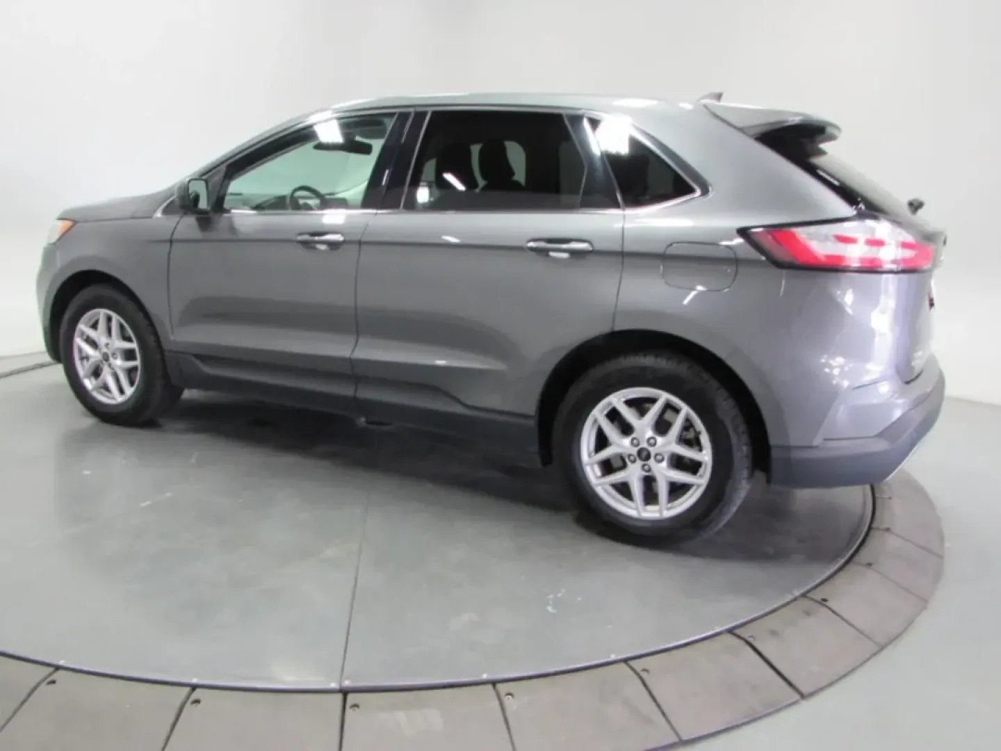 2024 /Ebony Ford Edge SEL (2FMPK4J9XRB) with an Other engine, Automatic transmission, located at 12836 Highway 21, De Soto, MO, 63020, (636) 337-7777, 38.151867, -90.575615 - **Discover the Perfect Adventure Companion: 2024 Ford Edge at Pettus Ford De Soto!**<br /> <br /> Are you ready to elevate your family adventures or daily commutes with a reliable vehicle that blends style, comfort, and technology? Look no further than this stunning 2024 Ford Edge, available now at - Photo#4