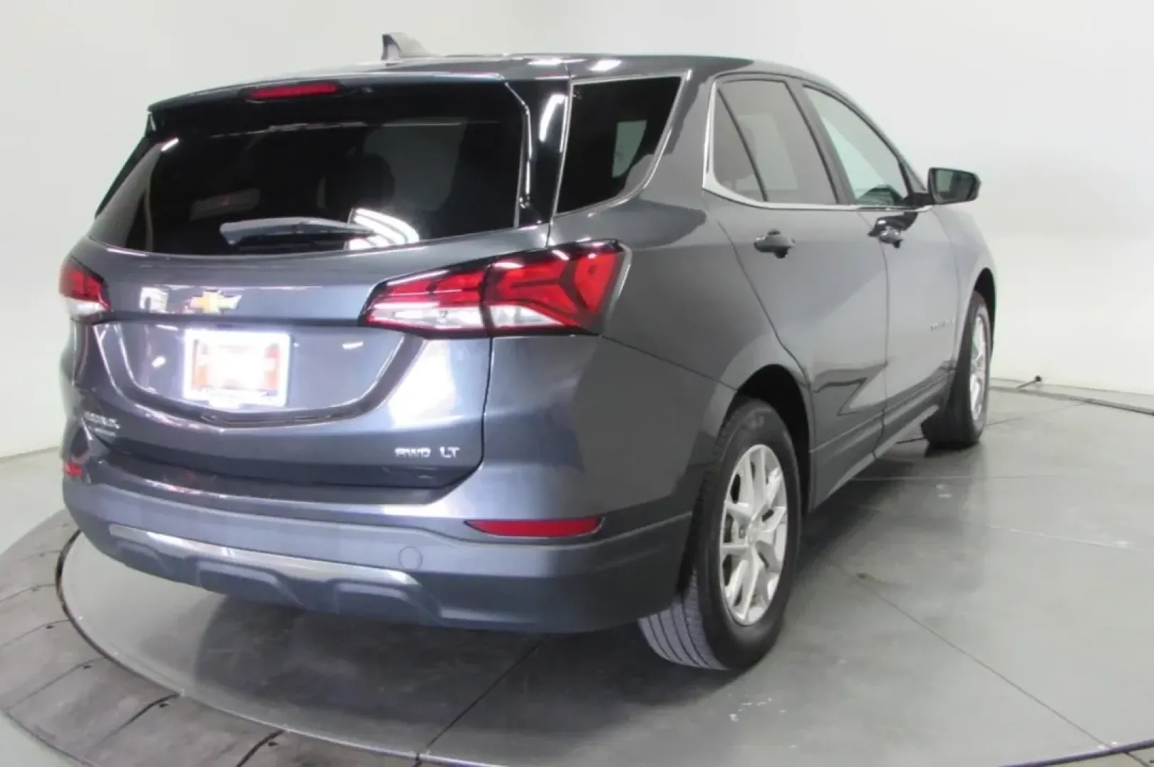 2023 /Gray Chevrolet Equinox LT (3GNAXUEG1PS) with an Other engine, Automatic transmission, located at 12836 Highway 21, De Soto, MO, 63020, (636) 337-7777, 38.151867, -90.575615 - **Discover the Perfect SUV for Your Family Adventures: 2023 Chevrolet Equinox LT at Pettus Ford De Soto**<br /> <br /> Are you looking for a versatile and reliable vehicle that can keep up with your active lifestyle? The 2023 Chevrolet Equinox LT is the ultimate SUV for growing families, outdoor ent - Photo#7