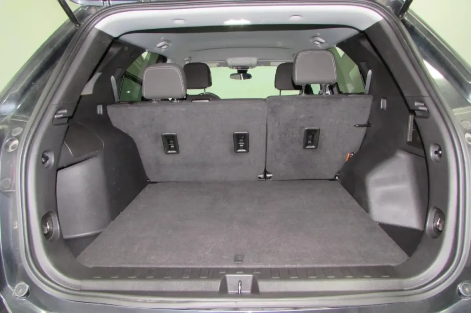 2023 /Gray Chevrolet Equinox LT (3GNAXUEG1PS) with an Other engine, Automatic transmission, located at 12836 Highway 21, De Soto, MO, 63020, (636) 337-7777, 38.151867, -90.575615 - **Discover the Perfect SUV for Your Family Adventures: 2023 Chevrolet Equinox LT at Pettus Ford De Soto**<br /> <br /> Are you looking for a versatile and reliable vehicle that can keep up with your active lifestyle? The 2023 Chevrolet Equinox LT is the ultimate SUV for growing families, outdoor ent - Photo#25