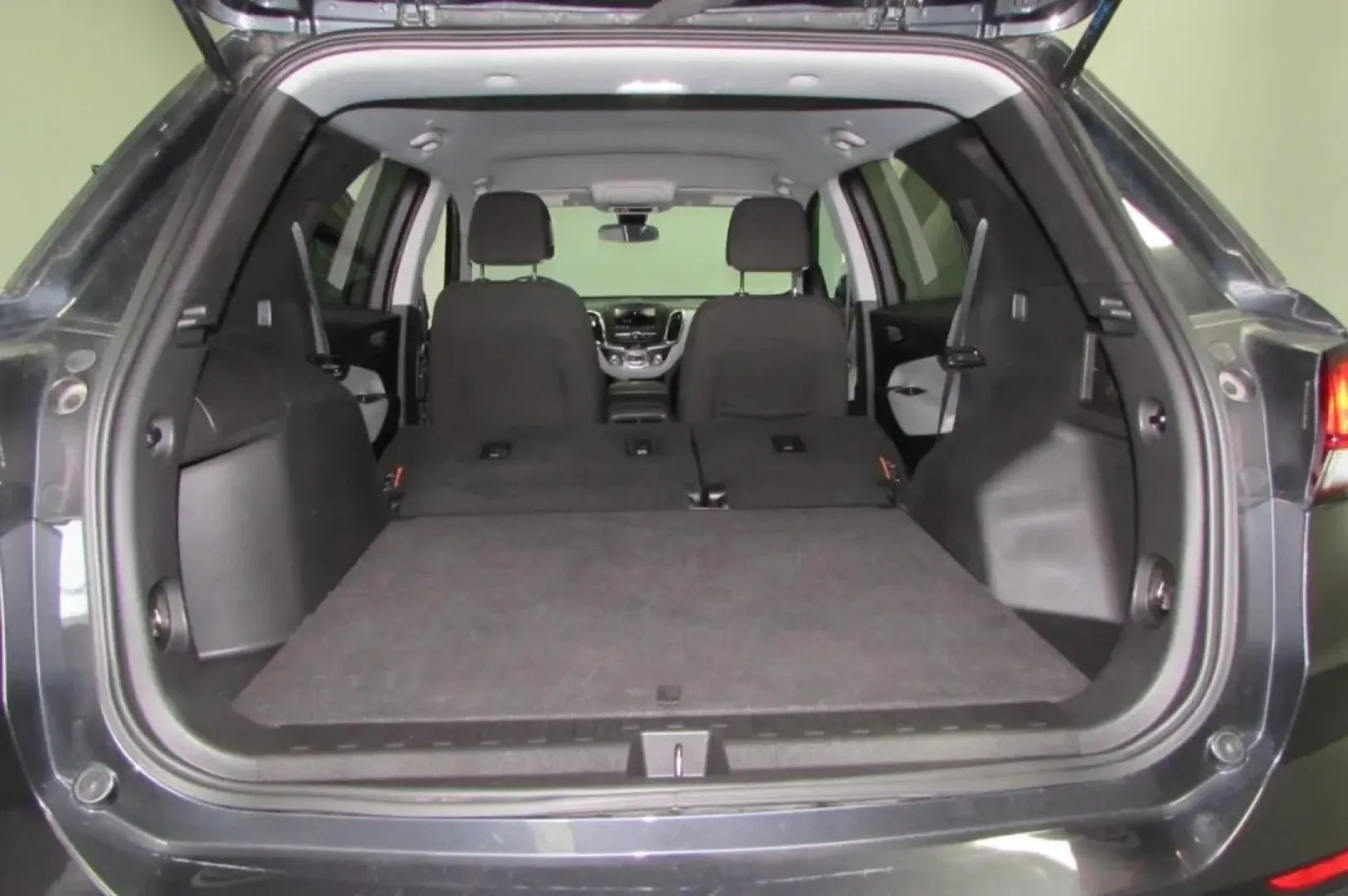 2023 /Gray Chevrolet Equinox LT (3GNAXUEG1PS) with an Other engine, Automatic transmission, located at 12836 Highway 21, De Soto, MO, 63020, (636) 337-7777, 38.151867, -90.575615 - **Discover the Perfect SUV for Your Family Adventures: 2023 Chevrolet Equinox LT at Pettus Ford De Soto**<br /> <br /> Are you looking for a versatile and reliable vehicle that can keep up with your active lifestyle? The 2023 Chevrolet Equinox LT is the ultimate SUV for growing families, outdoor ent - Photo#26