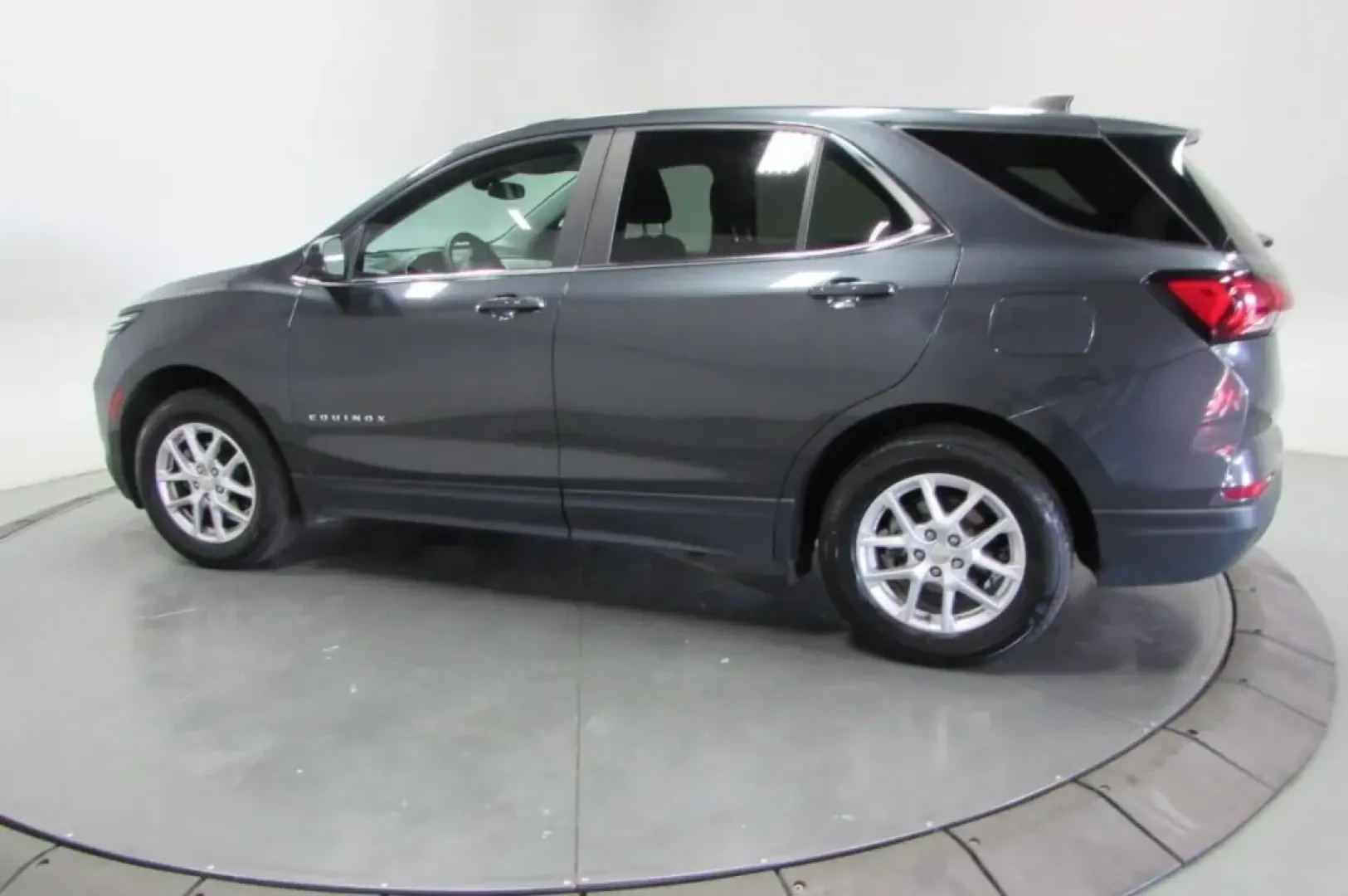 2023 /Gray Chevrolet Equinox LT (3GNAXUEG1PS) with an Other engine, Automatic transmission, located at 12836 Highway 21, De Soto, MO, 63020, (636) 337-7777, 38.151867, -90.575615 - **Discover the Perfect SUV for Your Family Adventures: 2023 Chevrolet Equinox LT at Pettus Ford De Soto**<br /> <br /> Are you looking for a versatile and reliable vehicle that can keep up with your active lifestyle? The 2023 Chevrolet Equinox LT is the ultimate SUV for growing families, outdoor ent - Photo#4