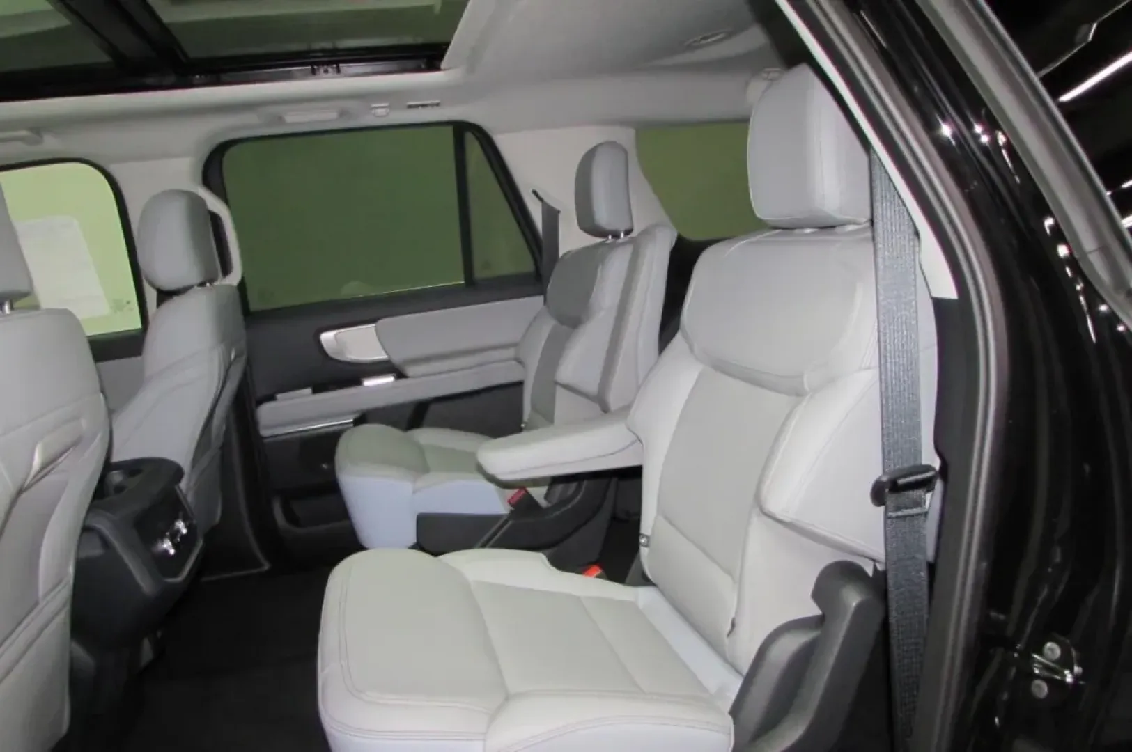 2025 Ford Expedition Max (1FMJK1J84SE) with an 3.5L EcoBoost V6 engine, Automatic transmission, located at 12836 Highway 21, De Soto, MO, 63020, (636) 337-7777, 38.151867, -90.575615 - **Adventure Awaits: Discover the 2025 Ford Expedition Max at Pettus Ford De Soto!**<br /> <br /> If you're seeking the perfect vehicle for family road trips, weekend getaways, or navigating your daily commute with style and comfort, look no further than the 2025 Ford Expedition Max. This spacious an - Photo#27