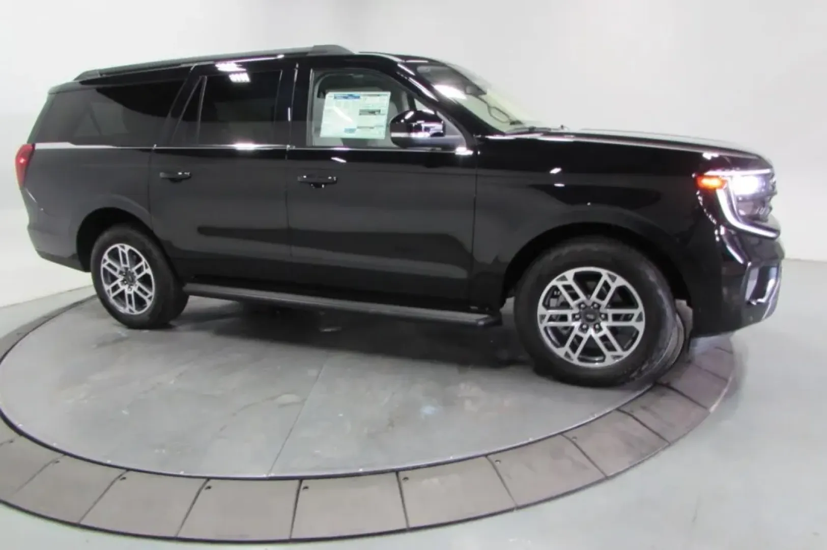 2025 Ford Expedition Max (1FMJK1J84SE) with an 3.5L EcoBoost V6 engine, Automatic transmission, located at 12836 Highway 21, De Soto, MO, 63020, (636) 337-7777, 38.151867, -90.575615 - **Adventure Awaits: Discover the 2025 Ford Expedition Max at Pettus Ford De Soto!**<br /> <br /> If you're seeking the perfect vehicle for family road trips, weekend getaways, or navigating your daily commute with style and comfort, look no further than the 2025 Ford Expedition Max. This spacious an - Photo#3