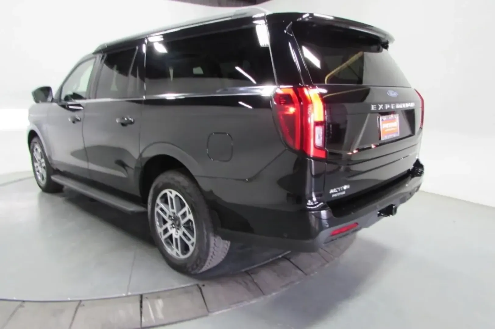 2025 Ford Expedition Max (1FMJK1J84SE) with an 3.5L EcoBoost V6 engine, Automatic transmission, located at 12836 Highway 21, De Soto, MO, 63020, (636) 337-7777, 38.151867, -90.575615 - **Adventure Awaits: Discover the 2025 Ford Expedition Max at Pettus Ford De Soto!**<br /> <br /> If you're seeking the perfect vehicle for family road trips, weekend getaways, or navigating your daily commute with style and comfort, look no further than the 2025 Ford Expedition Max. This spacious an - Photo#5