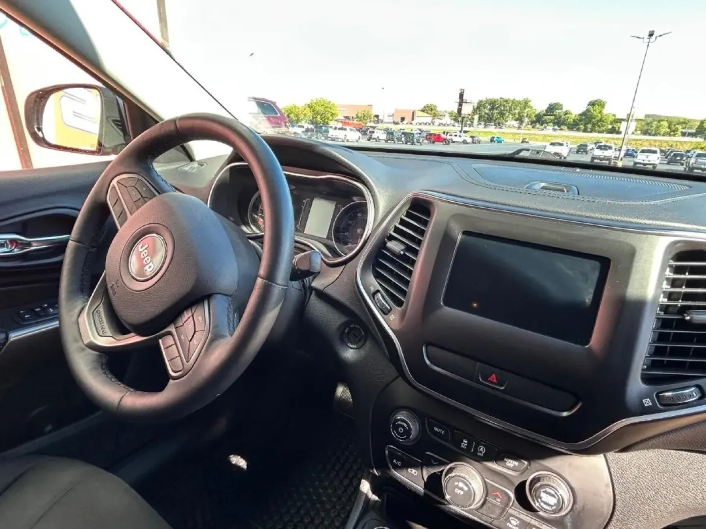 2019 /Black Cloth Jeep Cherokee Latitude (1C4PJMCB8KD) with an 2.4L I4 Zero Evap M-Air engine, Automatic transmission, located at 970 Woodlawn Dr., Farmington, MO, 63640, (573) 431-7800, 37.825642, -90.468674 - **Explore Adventure with the 2019 Jeep Cherokee 4WD Latitude at Pettus CDJR Farmington**<br /> <br /> Are you ready for your next adventure? Whether you're heading off for a weekend getaway or navigating the daily commute, the 2019 Jeep Cherokee 4WD Latitude is the perfect companion for your excitin - Photo#9