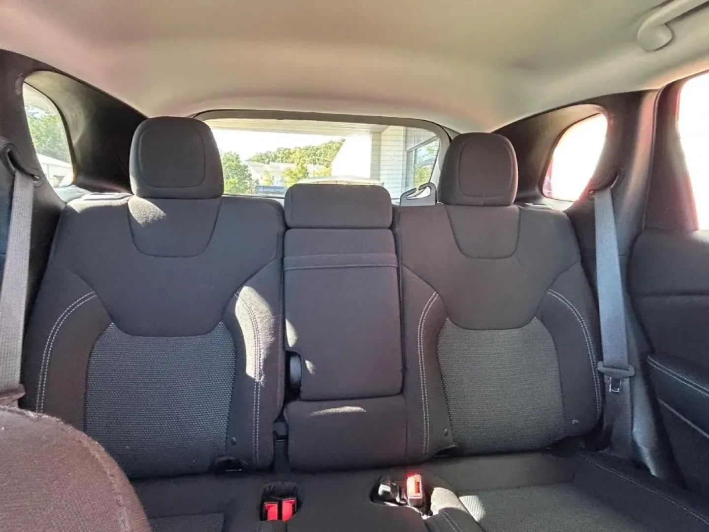 2019 /Black Cloth Jeep Cherokee Latitude (1C4PJMCB8KD) with an 2.4L I4 Zero Evap M-Air engine, Automatic transmission, located at 970 Woodlawn Dr., Farmington, MO, 63640, (573) 431-7800, 37.825642, -90.468674 - **Explore Adventure with the 2019 Jeep Cherokee 4WD Latitude at Pettus CDJR Farmington**<br /> <br /> Are you ready for your next adventure? Whether you're heading off for a weekend getaway or navigating the daily commute, the 2019 Jeep Cherokee 4WD Latitude is the perfect companion for your excitin - Photo#10