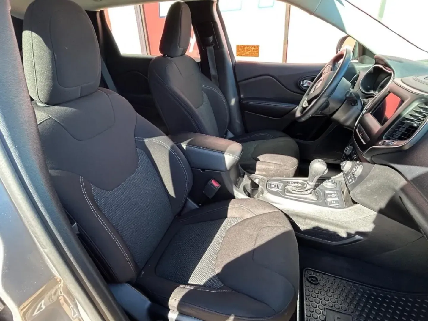 2019 /Black Cloth Jeep Cherokee Latitude (1C4PJMCB8KD) with an 2.4L I4 Zero Evap M-Air engine, Automatic transmission, located at 970 Woodlawn Dr., Farmington, MO, 63640, (573) 431-7800, 37.825642, -90.468674 - **Explore Adventure with the 2019 Jeep Cherokee 4WD Latitude at Pettus CDJR Farmington**<br /> <br /> Are you ready for your next adventure? Whether you're heading off for a weekend getaway or navigating the daily commute, the 2019 Jeep Cherokee 4WD Latitude is the perfect companion for your excitin - Photo#11