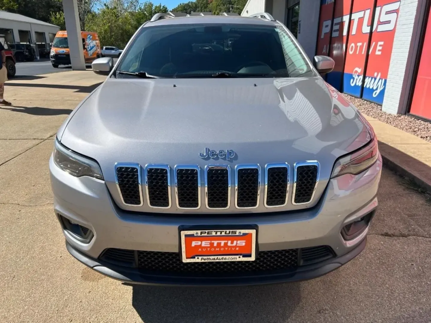 2019 /Black Cloth Jeep Cherokee Latitude (1C4PJMCB8KD) with an 2.4L I4 Zero Evap M-Air engine, Automatic transmission, located at 970 Woodlawn Dr., Farmington, MO, 63640, (573) 431-7800, 37.825642, -90.468674 - **Explore Adventure with the 2019 Jeep Cherokee 4WD Latitude at Pettus CDJR Farmington**<br /> <br /> Are you ready for your next adventure? Whether you're heading off for a weekend getaway or navigating the daily commute, the 2019 Jeep Cherokee 4WD Latitude is the perfect companion for your excitin - Photo#1