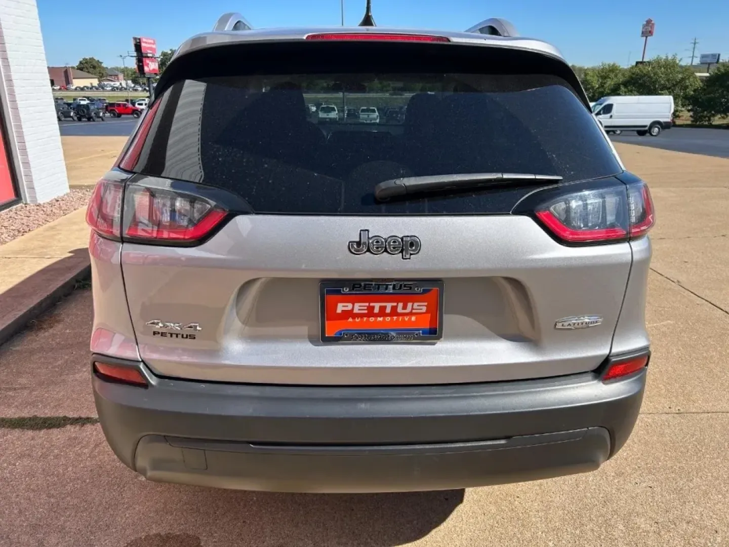 2019 /Black Cloth Jeep Cherokee Latitude (1C4PJMCB8KD) with an 2.4L I4 Zero Evap M-Air engine, Automatic transmission, located at 970 Woodlawn Dr., Farmington, MO, 63640, (573) 431-7800, 37.825642, -90.468674 - **Explore Adventure with the 2019 Jeep Cherokee 4WD Latitude at Pettus CDJR Farmington**<br /> <br /> Are you ready for your next adventure? Whether you're heading off for a weekend getaway or navigating the daily commute, the 2019 Jeep Cherokee 4WD Latitude is the perfect companion for your excitin - Photo#5