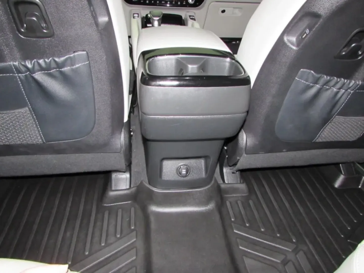 2023 /Gray Kia Telluride EX (5XYP34GC6PG) with an Other engine, Automatic transmission, located at 12836 Highway 21, De Soto, MO, 63020, (636) 337-7777, 38.151867, -90.575615 - **Experience the Perfect Blend of Family Comfort and Adventure with the 2023 Kia Telluride EX!**<br /> <br /> Are you searching for a vehicle that seamlessly combines family-friendly features with the thrill of weekend adventures? Look no further! The 2023 Kia Telluride EX is designed for those who - Photo#25