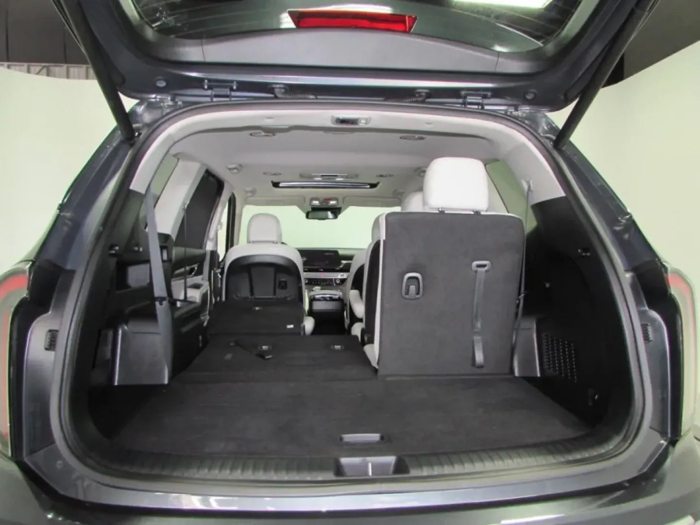 2023 /Gray Kia Telluride EX (5XYP34GC6PG) with an Other engine, Automatic transmission, located at 12836 Highway 21, De Soto, MO, 63020, (636) 337-7777, 38.151867, -90.575615 - **Experience the Perfect Blend of Family Comfort and Adventure with the 2023 Kia Telluride EX!**<br /> <br /> Are you searching for a vehicle that seamlessly combines family-friendly features with the thrill of weekend adventures? Look no further! The 2023 Kia Telluride EX is designed for those who - Photo#30
