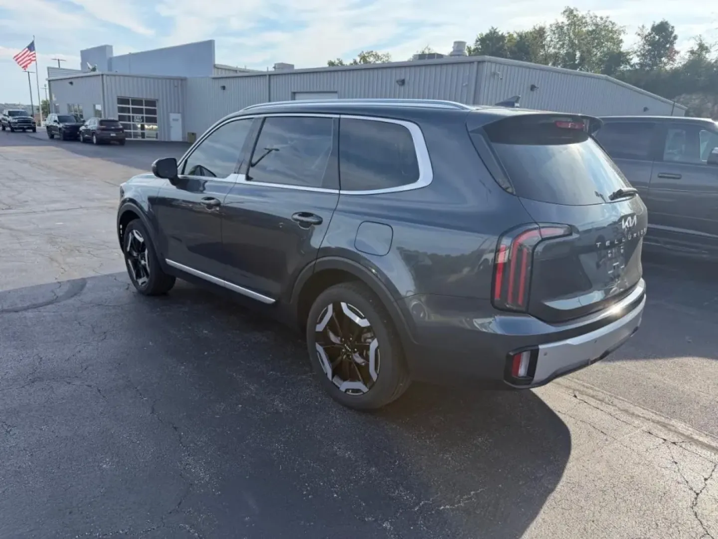 2023 /Gray Kia Telluride EX (5XYP34GC6PG) with an Other engine, Automatic transmission, located at 12836 Highway 21, De Soto, MO, 63020, (636) 337-7777, 38.151867, -90.575615 - **Experience the Perfect Blend of Family Comfort and Adventure with the 2023 Kia Telluride EX!**<br /> <br /> Are you searching for a vehicle that seamlessly combines family-friendly features with the thrill of weekend adventures? Look no further! The 2023 Kia Telluride EX is designed for those who - Photo#34