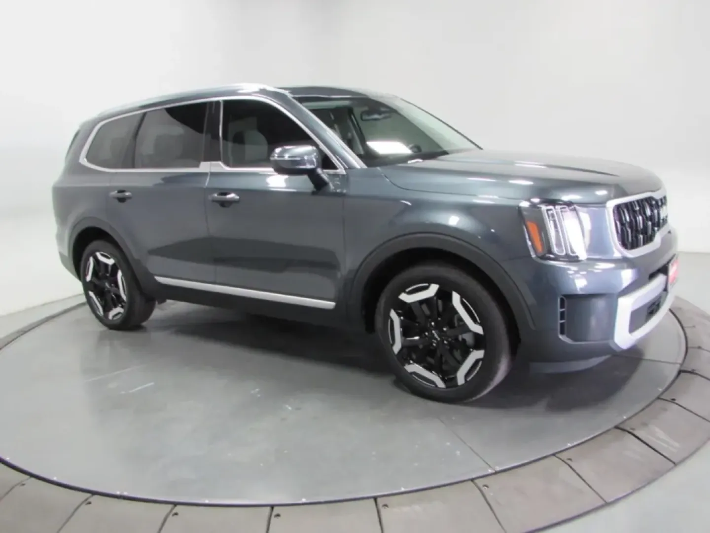 2023 /Gray Kia Telluride EX (5XYP34GC6PG) with an Other engine, Automatic transmission, located at 12836 Highway 21, De Soto, MO, 63020, (636) 337-7777, 38.151867, -90.575615 - **Experience the Perfect Blend of Family Comfort and Adventure with the 2023 Kia Telluride EX!**<br /> <br /> Are you searching for a vehicle that seamlessly combines family-friendly features with the thrill of weekend adventures? Look no further! The 2023 Kia Telluride EX is designed for those who - Photo#3