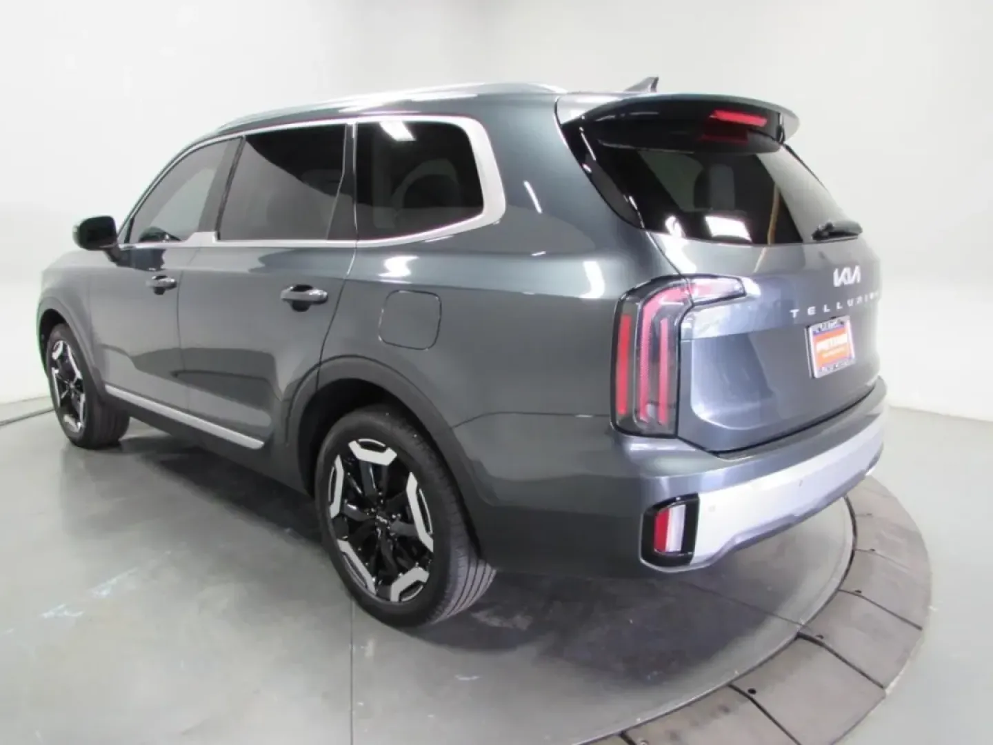 2023 /Gray Kia Telluride EX (5XYP34GC6PG) with an Other engine, Automatic transmission, located at 12836 Highway 21, De Soto, MO, 63020, (636) 337-7777, 38.151867, -90.575615 - **Experience the Perfect Blend of Family Comfort and Adventure with the 2023 Kia Telluride EX!**<br /> <br /> Are you searching for a vehicle that seamlessly combines family-friendly features with the thrill of weekend adventures? Look no further! The 2023 Kia Telluride EX is designed for those who - Photo#5