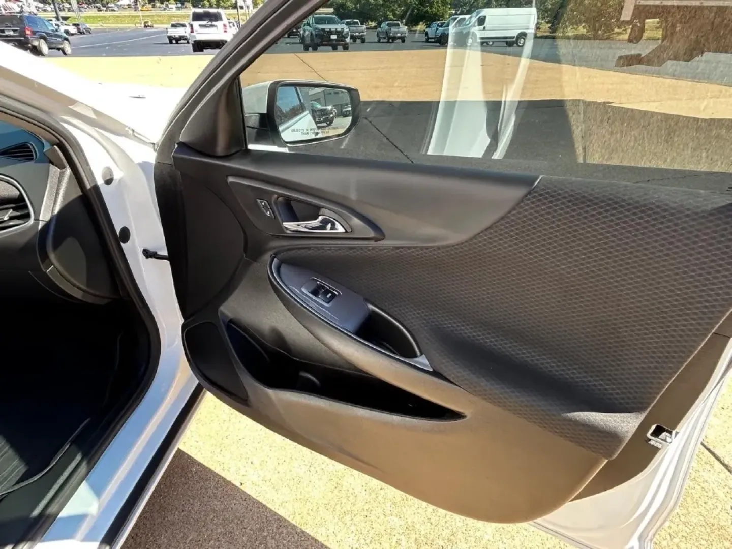 2022 /Jet Black Cloth Chevrolet Malibu LT (1G1ZD5ST5NF) with an 1.5L turbo DOHC 4-cylinder DI engine, Automatic transmission, located at 970 Woodlawn Dr., Farmington, MO, 63640, (573) 431-7800, 37.825642, -90.468674 - Discover the perfect blend of style, efficiency, and comfort with this **2022 Chevrolet Malibu LT**, available now at **Pettus CDJR Farmington**. Whether you're commuting to work, running errands around the vibrant streets of Farmington, or planning weekend trips to nearby attractions, this sedan is - Photo#13