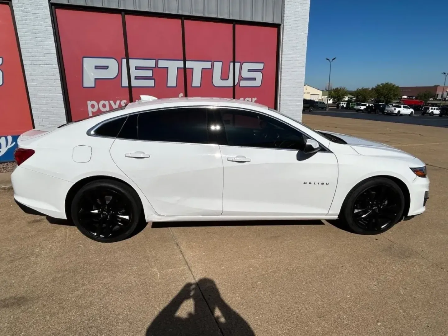 2022 /Jet Black Cloth Chevrolet Malibu LT (1G1ZD5ST5NF) with an 1.5L turbo DOHC 4-cylinder DI engine, Automatic transmission, located at 970 Woodlawn Dr., Farmington, MO, 63640, (573) 431-7800, 37.825642, -90.468674 - Discover the perfect blend of style, efficiency, and comfort with this **2022 Chevrolet Malibu LT**, available now at **Pettus CDJR Farmington**. Whether you're commuting to work, running errands around the vibrant streets of Farmington, or planning weekend trips to nearby attractions, this sedan is - Photo#5