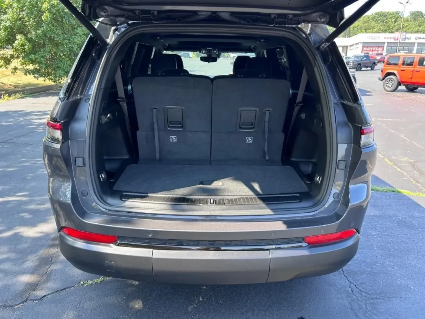 2024 /Global Black Leather Trimmed Jeep Grand Cherokee Altitude X (1C4RJKAG4R8) with an 3.6L V6 24V VVT UPG I engine, located at 970 Woodlawn Dr., Farmington, MO, 63640, (573) 431-7800, 37.825642, -90.468674 - **Adventure Awaits with the 2024 Jeep Grand Cherokee L at Pettus CDJR Farmington!**<br /> <br /> Are you ready to elevate your lifestyle and embrace the great outdoors? For those who thrive on weekend adventures or need a reliable vehicle for daily commutes, the 2024 Jeep Grand Cherokee L is the per - Photo#4