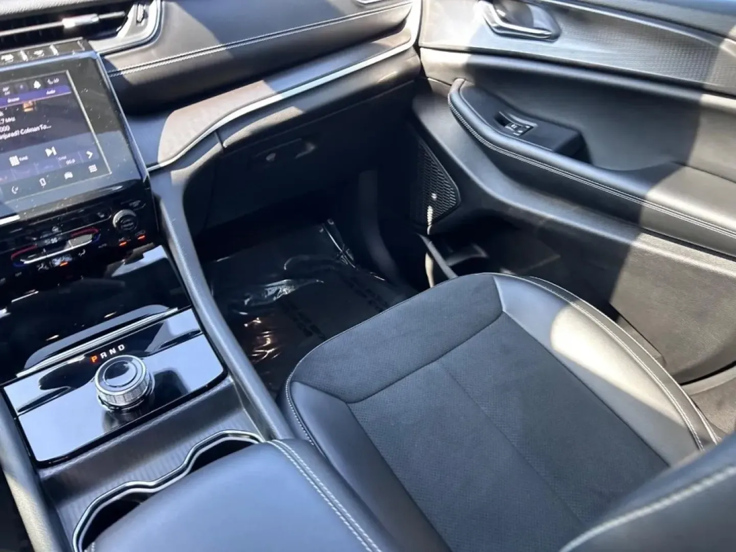 2024 /Global Black Leather Trimmed Jeep Grand Cherokee Altitude X (1C4RJKAG4R8) with an 3.6L V6 24V VVT UPG I engine, located at 970 Woodlawn Dr., Farmington, MO, 63640, (573) 431-7800, 37.825642, -90.468674 - **Adventure Awaits with the 2024 Jeep Grand Cherokee L at Pettus CDJR Farmington!**<br /> <br /> Are you ready to elevate your lifestyle and embrace the great outdoors? For those who thrive on weekend adventures or need a reliable vehicle for daily commutes, the 2024 Jeep Grand Cherokee L is the per - Photo#20