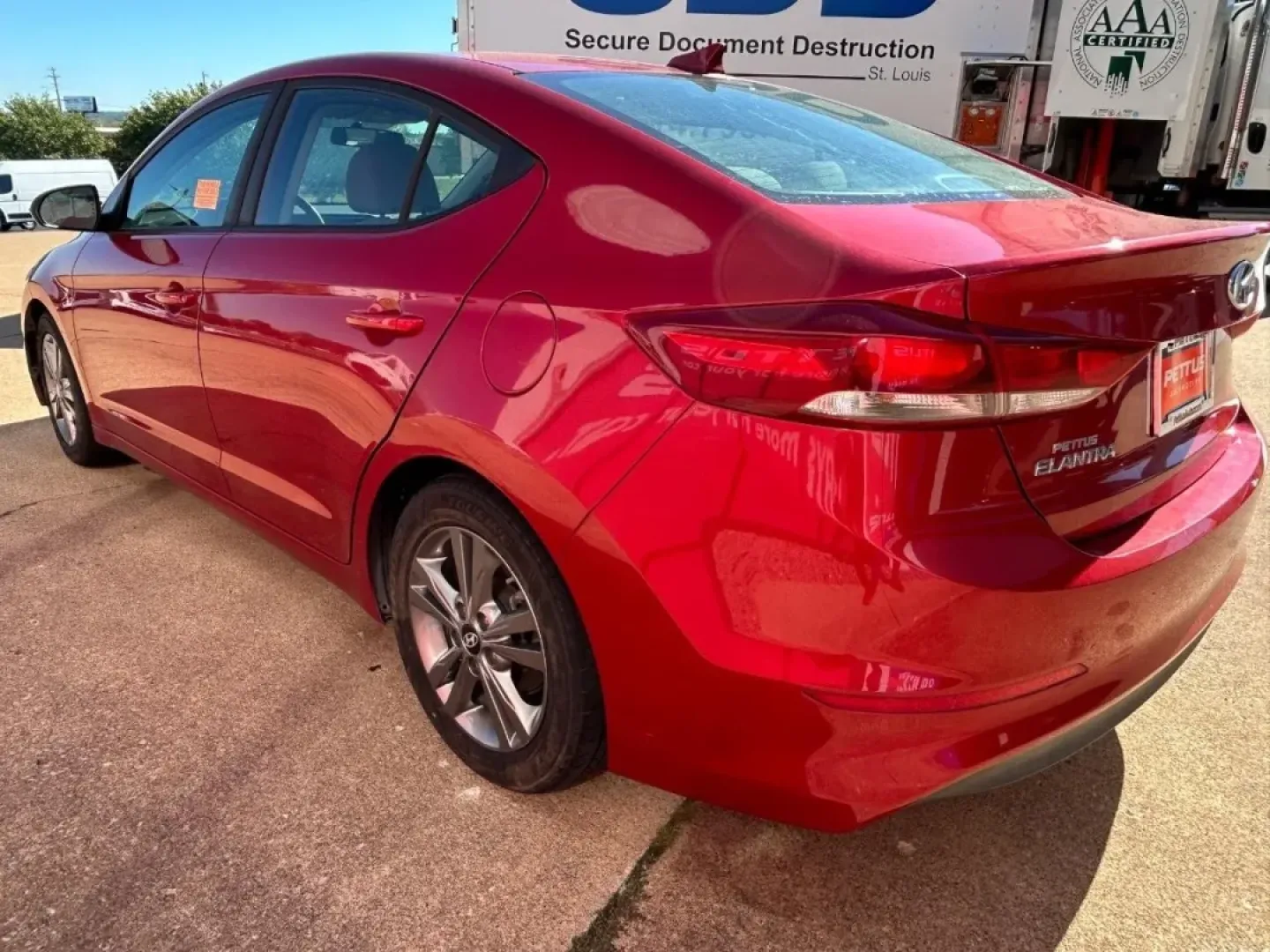 2018 /Black Cloth Hyundai Elantra SEL (5NPD84LF3JH) with an 2.0L DOHC 16V 4-Cylinder D-CVVT MPI engine, Automatic transmission, located at 970 Woodlawn Dr., Farmington, MO, 63640, (573) 431-7800, 37.825642, -90.468674 - Are you searching for a reliable vehicle that perfectly balances efficiency and comfort? Look no further than this 2018 Hyundai Elantra, available now at Pettus CDJR Farmington! Whether you're commuting to work, running errands around Farmington, or planning a long weekend retreat, this pre-owned se - Photo#3