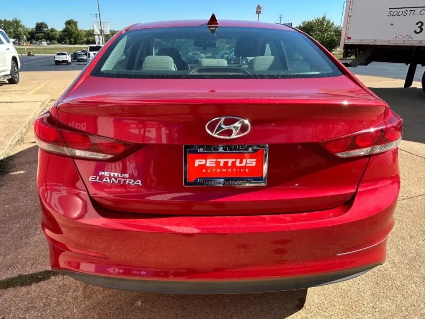 2018 /Black Cloth Hyundai Elantra SEL (5NPD84LF3JH) with an 2.0L DOHC 16V 4-Cylinder D-CVVT MPI engine, Automatic transmission, located at 970 Woodlawn Dr., Farmington, MO, 63640, (573) 431-7800, 37.825642, -90.468674 - Are you searching for a reliable vehicle that perfectly balances efficiency and comfort? Look no further than this 2018 Hyundai Elantra, available now at Pettus CDJR Farmington! Whether you're commuting to work, running errands around Farmington, or planning a long weekend retreat, this pre-owned se - Photo#4