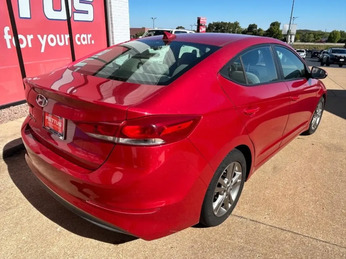 2018 /Black Cloth Hyundai Elantra SEL (5NPD84LF3JH) with an 2.0L DOHC 16V 4-Cylinder D-CVVT MPI engine, Automatic transmission, located at 970 Woodlawn Dr., Farmington, MO, 63640, (573) 431-7800, 37.825642, -90.468674 - Are you searching for a reliable vehicle that perfectly balances efficiency and comfort? Look no further than this 2018 Hyundai Elantra, available now at Pettus CDJR Farmington! Whether you're commuting to work, running errands around Farmington, or planning a long weekend retreat, this pre-owned se - Photo#5