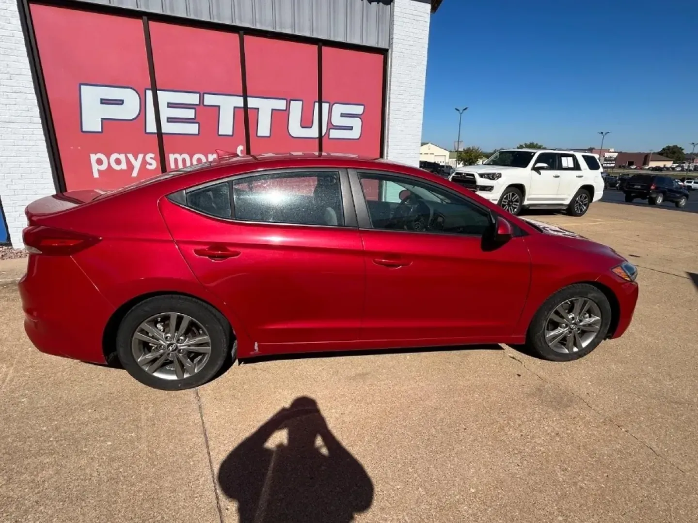 2018 /Black Cloth Hyundai Elantra SEL (5NPD84LF3JH) with an 2.0L DOHC 16V 4-Cylinder D-CVVT MPI engine, Automatic transmission, located at 970 Woodlawn Dr., Farmington, MO, 63640, (573) 431-7800, 37.825642, -90.468674 - Are you searching for a reliable vehicle that perfectly balances efficiency and comfort? Look no further than this 2018 Hyundai Elantra, available now at Pettus CDJR Farmington! Whether you're commuting to work, running errands around Farmington, or planning a long weekend retreat, this pre-owned se - Photo#6