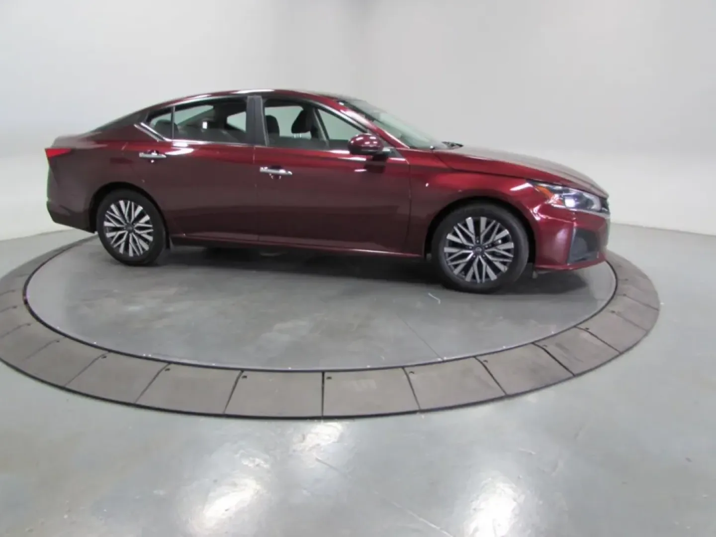 2023 /Charcoal Nissan Altima 2.5 SV (1N4BL4DV7PN) with an Other engine, Automatic transmission, located at 12830 Highway 21, De Soto, MO, 63020, (636) 337-7777, 38.153099, -90.573624 - **Discover the Perfect Sedan for Your Daily Adventures: The 2023 Nissan Altima at Pettus CDJR DeSoto!**<br /> <br /> Are you seeking an affordable, reliable vehicle that can effortlessly transition from bustling commutes to weekend getaways? Look no further than this stunning 2023 Nissan Altima at P - Photo#3