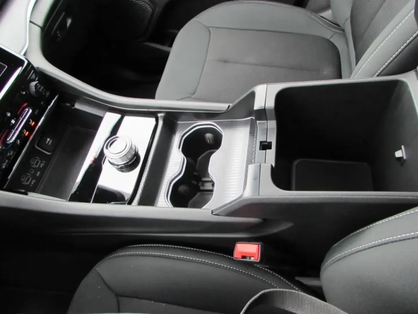 2025 /Black Jeep Grand Cherokee Laredo X (1C4RJHAGXS8) with an Other engine, Automatic transmission, located at 12830 Highway 21, De Soto, MO, 63020, (636) 337-7777, 38.153099, -90.573624 - ### Discover Adventure with the 2025 Jeep Grand Cherokee at Pettus CDJR DeSoto!<br /> <br /> Are you ready to elevate your driving experience? Whether you're seeking a rugged companion for weekend adventures or a reliable SUV for daily commuting, the 2025 Jeep Grand Cherokee is designed to fit your - Photo#21