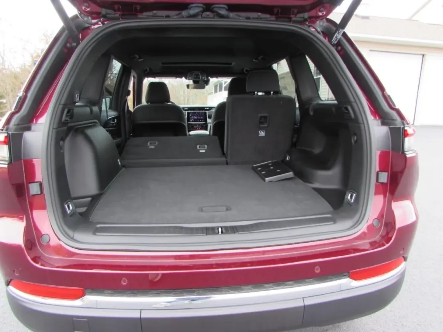 2025 /Black Jeep Grand Cherokee Laredo X (1C4RJHAGXS8) with an Other engine, Automatic transmission, located at 12830 Highway 21, De Soto, MO, 63020, (636) 337-7777, 38.153099, -90.573624 - ### Discover Adventure with the 2025 Jeep Grand Cherokee at Pettus CDJR DeSoto!<br /> <br /> Are you ready to elevate your driving experience? Whether you're seeking a rugged companion for weekend adventures or a reliable SUV for daily commuting, the 2025 Jeep Grand Cherokee is designed to fit your - Photo#28